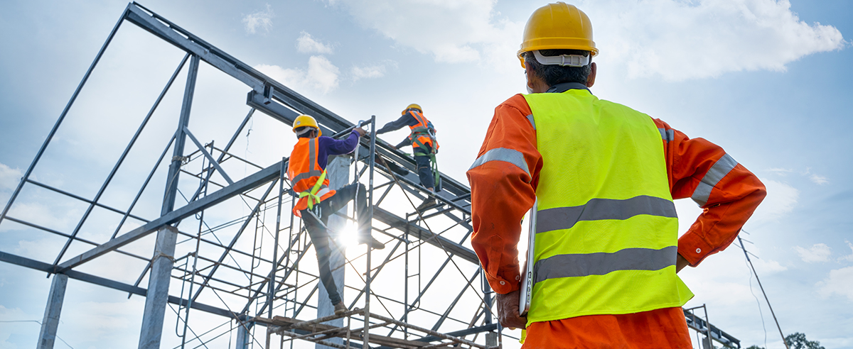 Engineer,Technician,Watching,Team,Of,Workers,On,High,Steel,Platform,engineer